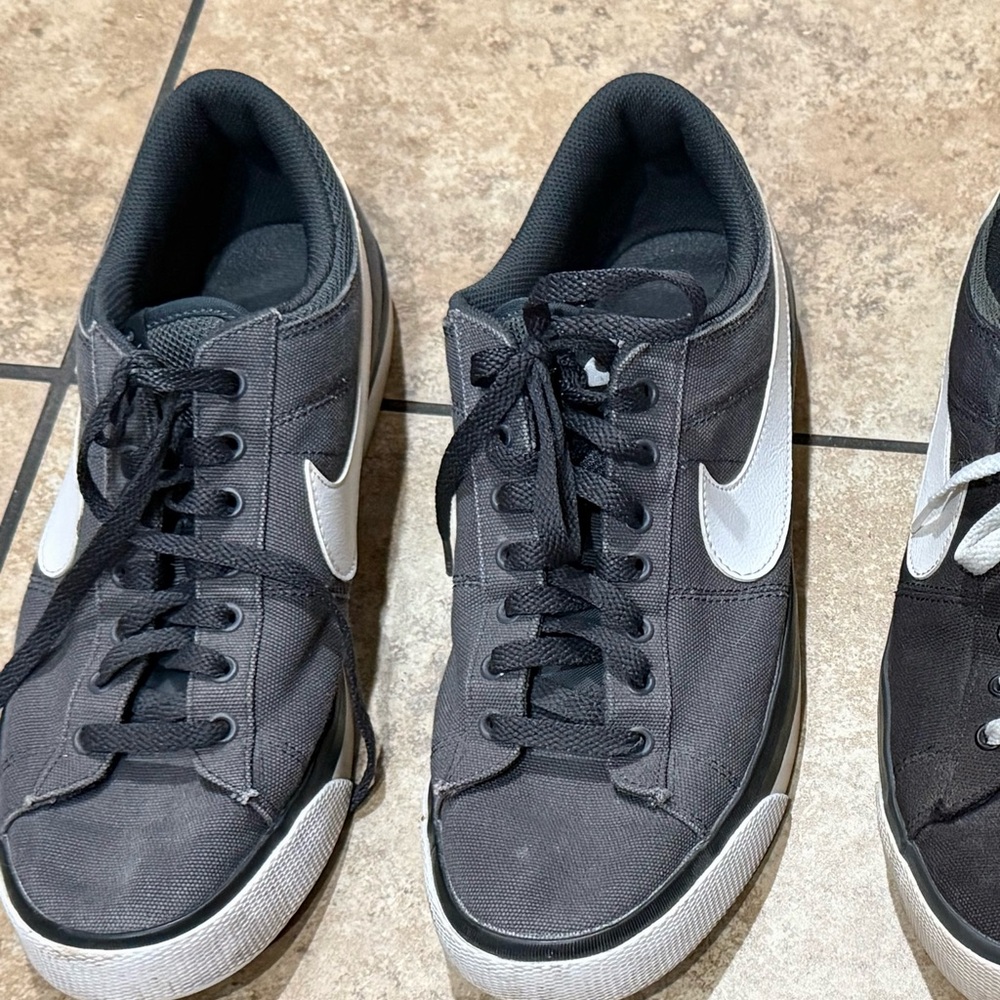 Nike Men's Charcoal and Black Sneakers